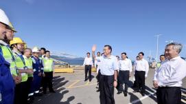 李克強(qiáng)在廣東考察時(shí)強(qiáng)調(diào) 在改革開(kāi)放上勇于探索 為...